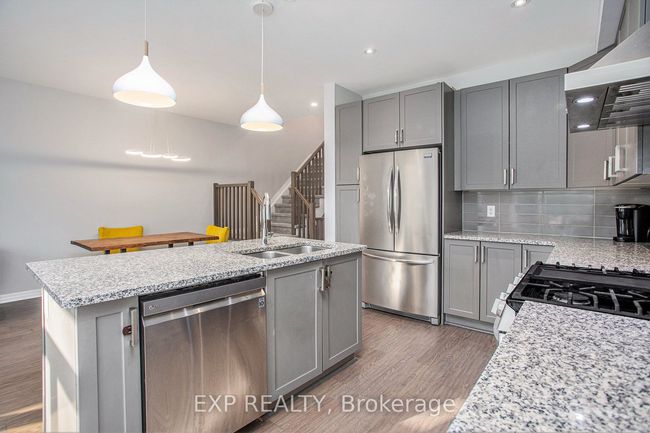 207 Vision St, House attached with 3 bedrooms, 3 bathrooms and 2 parking in Manotick ON | Image 8