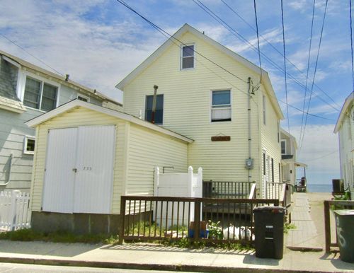 795 E Broadway, Milford, CT, 06460-6200 | Card Image