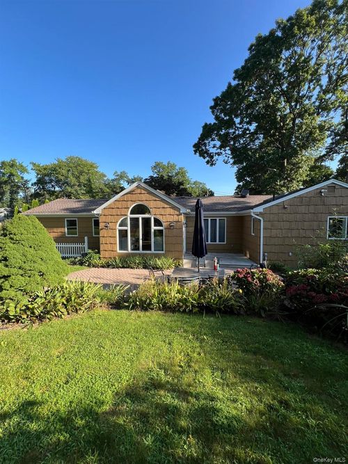2 Wood Path, Rocky Point, NY, 11778-8958 | Card Image