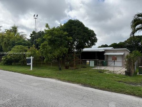 220 Nw 144th St, Miami, FL, 33168-4142 | Card Image
