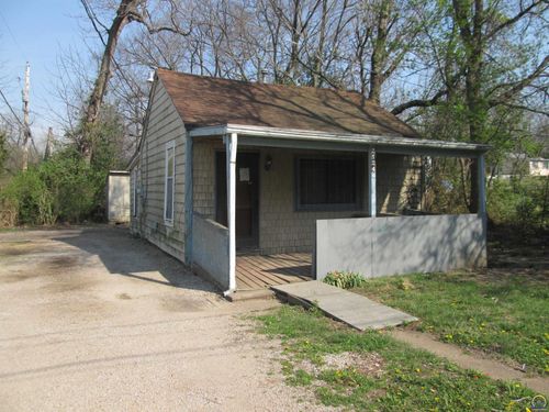 2124 Se Indiana Ave, Topeka, KS, 66605-1490 | Card Image