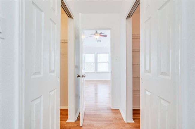 Upstairs hallway . | Image 15