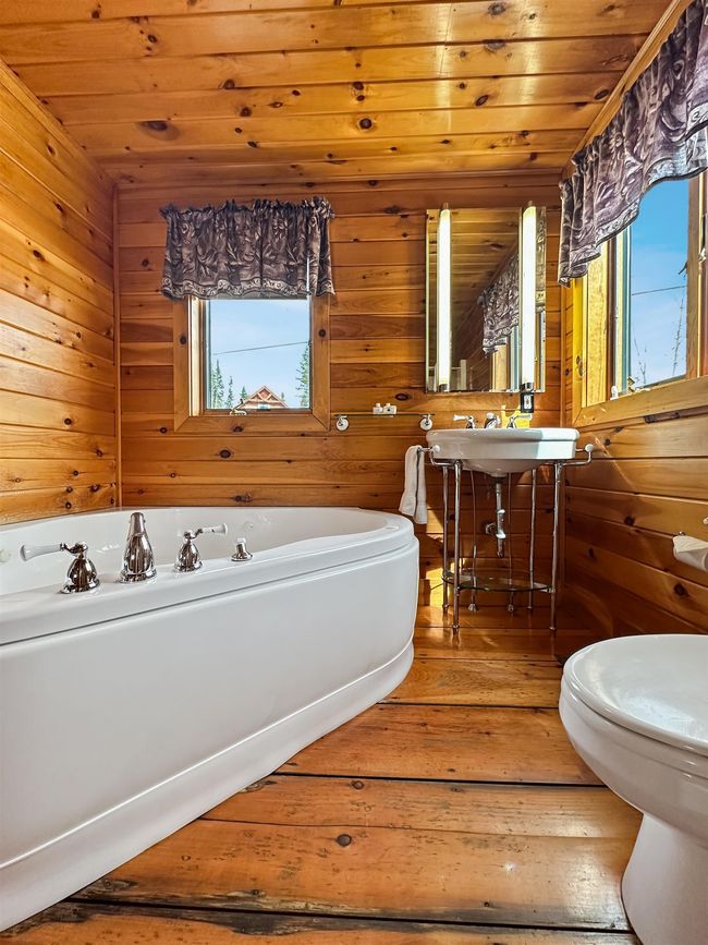 521 Beach Rd, House other with 2 bedrooms, 2 bathrooms and null parking in Pittsburg NH | Image 24