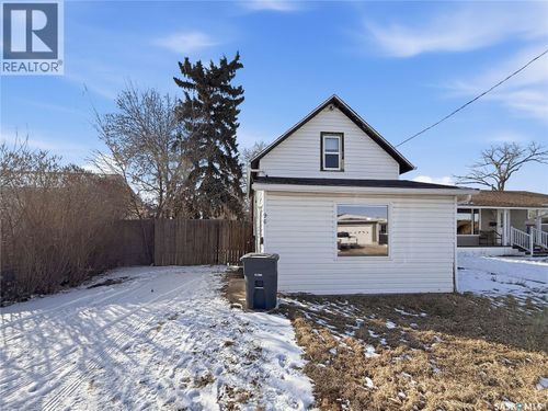 96 10th Ave Ne, Swift Current, SK, S9H2T2 | Card Image