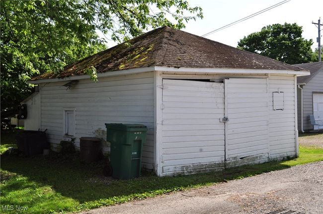 82 W 1 St St, House other with 5 bedrooms, 2 bathrooms and null parking in Frazeysburg OH | Image 15