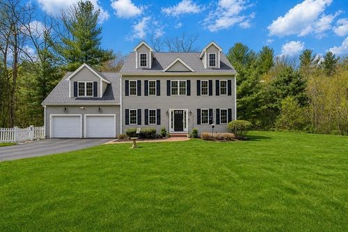 9 Willow Pl, Norfolk, MA, 02056-1176 | Card Image