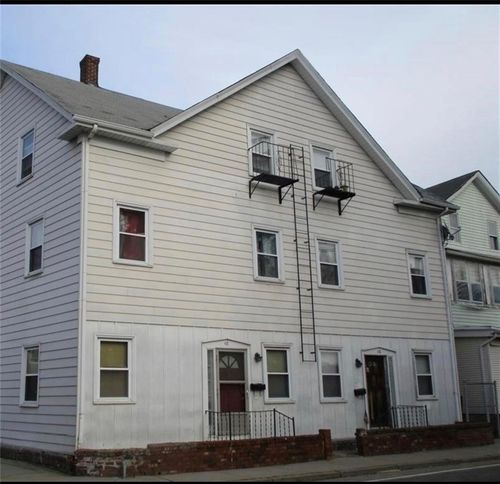 30 Wakefield St, West Warwick, RI, 02893-3523 | Card Image