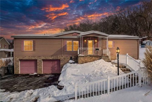 805 National Way, Ellwood City, PA, 16117-2256 | Card Image