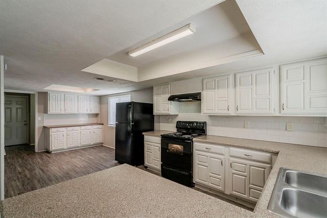 5802 Evening Shadows Ln, House other with 3 bedrooms, 2 bathrooms and 2 parking in Spring TX | Image 4