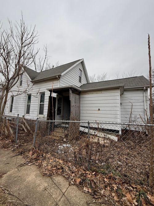310 S Western Ave, Bloomington, IL, 61701-4802 | Card Image