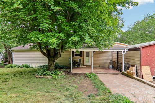 19 Dot St, Clyde, NC, 28721-7941 | Card Image