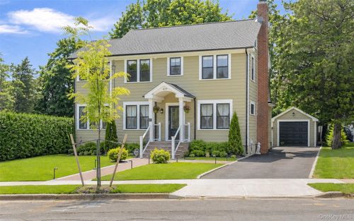 619 Bailey Ave, Greenport, NY, 11944-1208 | Card Image