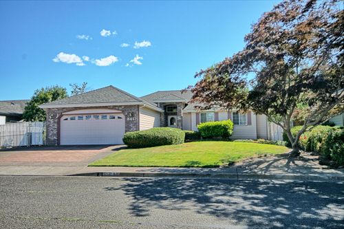 841 Brandon St, Central Point, OR, 97502-3727 | Card Image