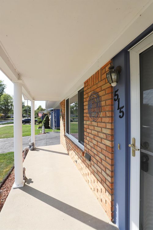 515 Chestnut St, Flushing, MI, 48433-1437 | Card Image