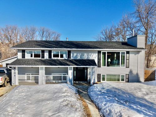 8101 95 St, Peace River, AB, T8S1E8 | Card Image