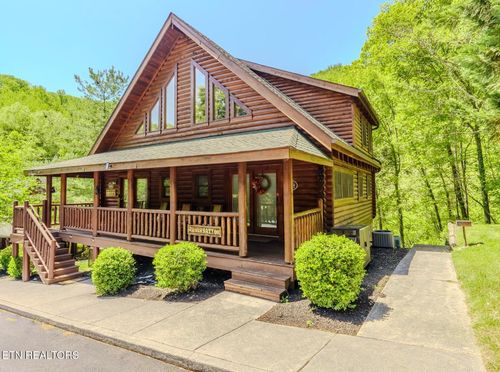3127 Smoky Ridge Way, Sevierville, TN, 37862-7455 | Card Image