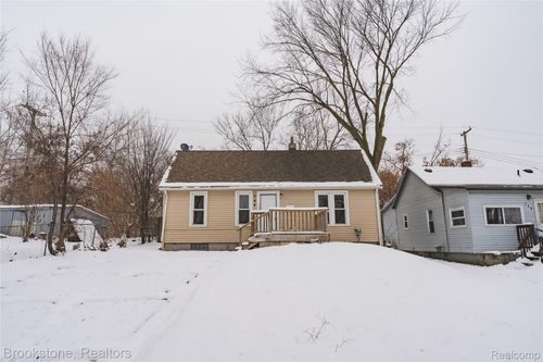 744 Saint Clair St, Pontiac, MI, 48340-2662 | Card Image