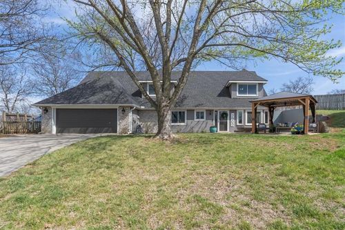 7909 Swarner Dr, Lenexa, KS, 66219-2701 | Card Image