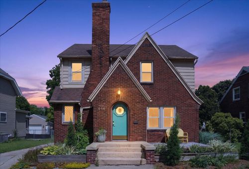 814 N Fairview Ave, Lansing, MI, 48912-3130 | Card Image