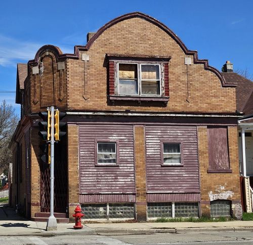 1938 W Lincoln Avenue, Milwaukee, WI, 53215 | Card Image