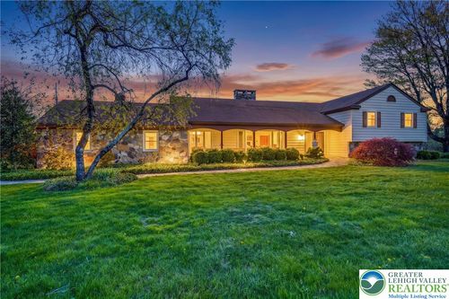 976 Ridge Rd, Bangor, PA, 18013-5810 | Card Image