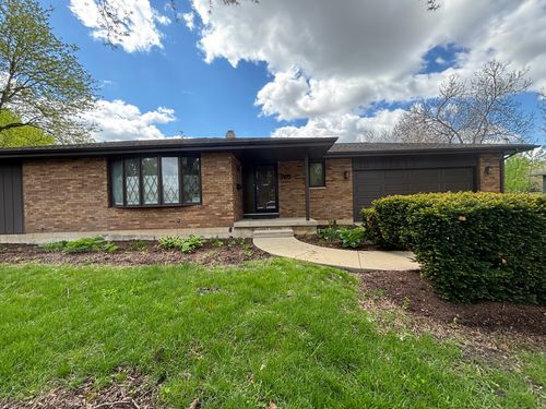 765 Algona Avenue, Elgin, IL, 60120 | Card Image