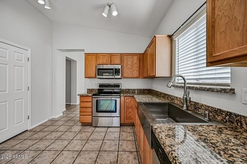 952 S Banning St, Gilbert, AZ, 85296-8657 | Card Image