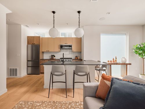2b-1404 Garden St, Austin, TX, 78702-5306 | Card Image
