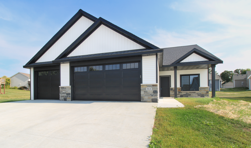 864 Bucknell Ln Se, Stewartville, MN, 55976-1683 | Card Image