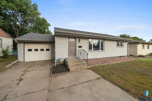 2512 S Lyndale Ave, Sioux Falls, SD, 57105-3421 | Card Image