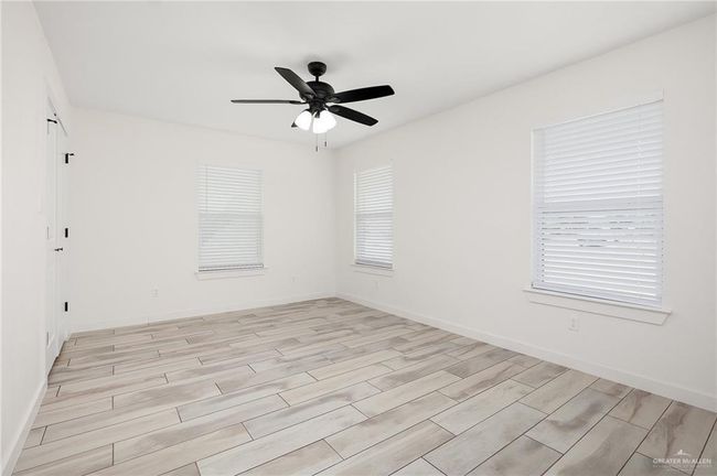 321 E Stubbs St, House other with 3 bedrooms, 2 bathrooms and 2 parking in Edinburg TX | Image 12