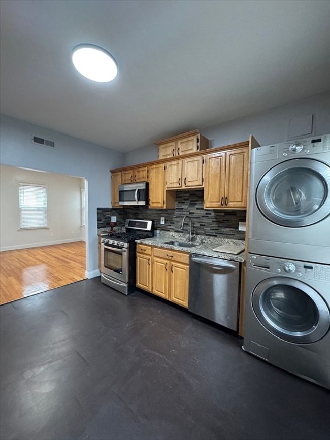 APT-2 - 39 Oakwood St, Condo with 4 bedrooms, 2 bathrooms and null parking in Boston MA | Image 5
