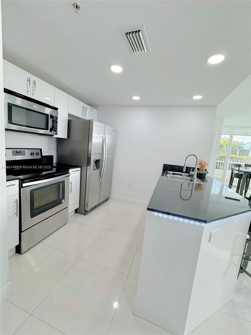 unit-705-1871 Nw South River Dr, Miami, FL, 33125-2773 | Card Image