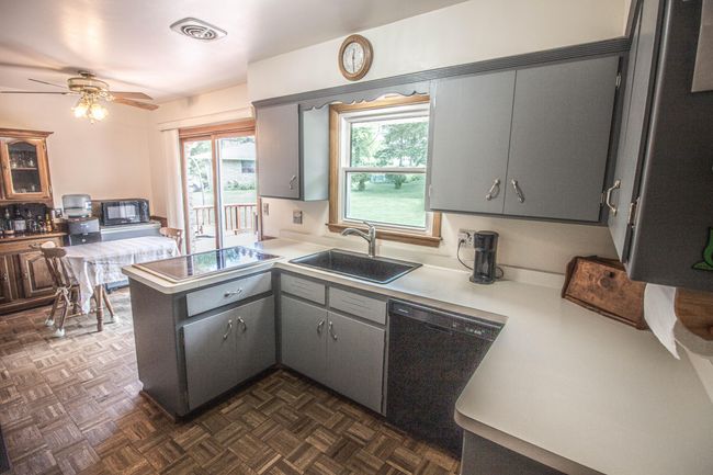 2228150 Plainview Pkwy, House other with 3 bedrooms, 2 bathrooms and null parking in Lisbon WI | Image 6