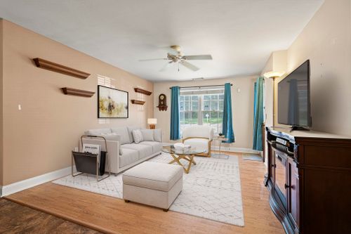 151-14 Crestview Circle, Londonderry, NH, 03053 | Card Image