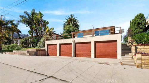 672 W 37th St, San Pedro, CA, 90731-6976 | Card Image