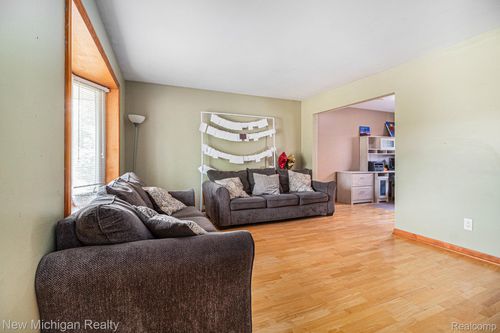 3857 Highland Dr, Troy, MI, 48083-5369 | Card Image