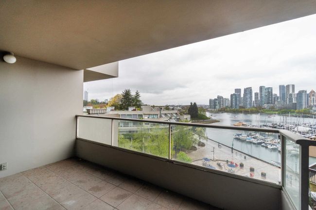 533 - 666 Leg In Boot Square, Condo with 3 bedrooms, 2 bathrooms and 2 parking in Vancouver BC | Image 9