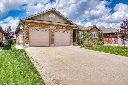 735 Wellington Ave S, Listowel, ON, N4W3S8 | Card Image