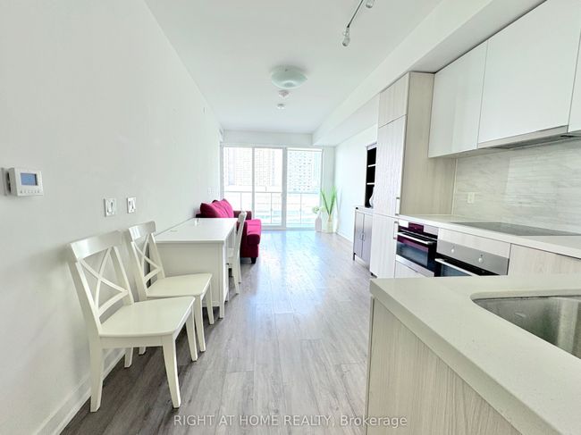 715 - 15 Queens Quay E, Condo with 2 bedrooms, 2 bathrooms and null parking in Toronto ON | Image 5