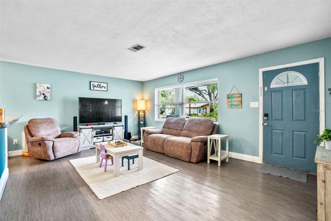 1092 Sousa Dr, House other with 2 bedrooms, 2 bathrooms and null parking in LARGO FL | Image 4