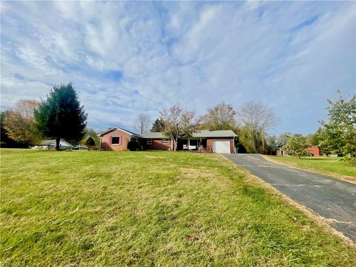1079 Suncrest Orchard Rd, North Wilkesboro, NC, 28659-9459 | Card Image