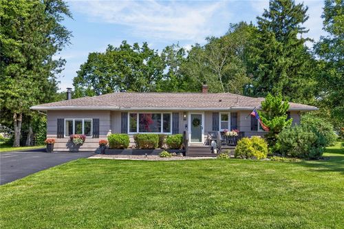 812 Embury Road, Penfield, NY, 14526 | Card Image