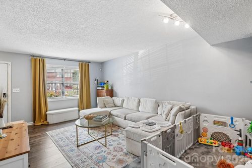 303-1300 Larchmont Pl, Salisbury, NC, 28144-2242 | Card Image