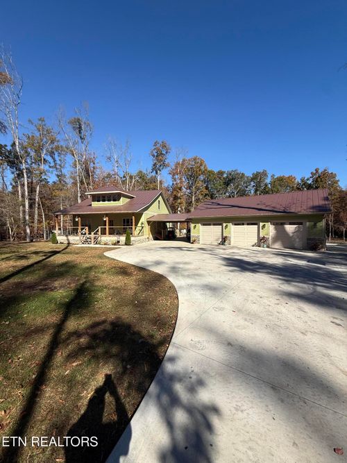 960 Deerwood Dr, Dandridge, TN, 37725-5332 | Card Image