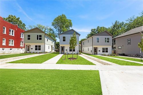 4527 Forest Ave, Kansas City, MO, 64110-1743 | Card Image