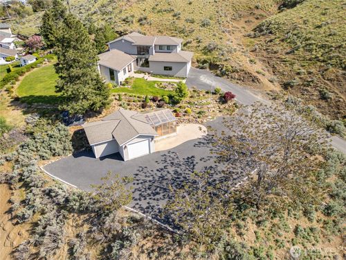 1811 Skyline Dr, Wenatchee, WA, 98801-2301 | Card Image