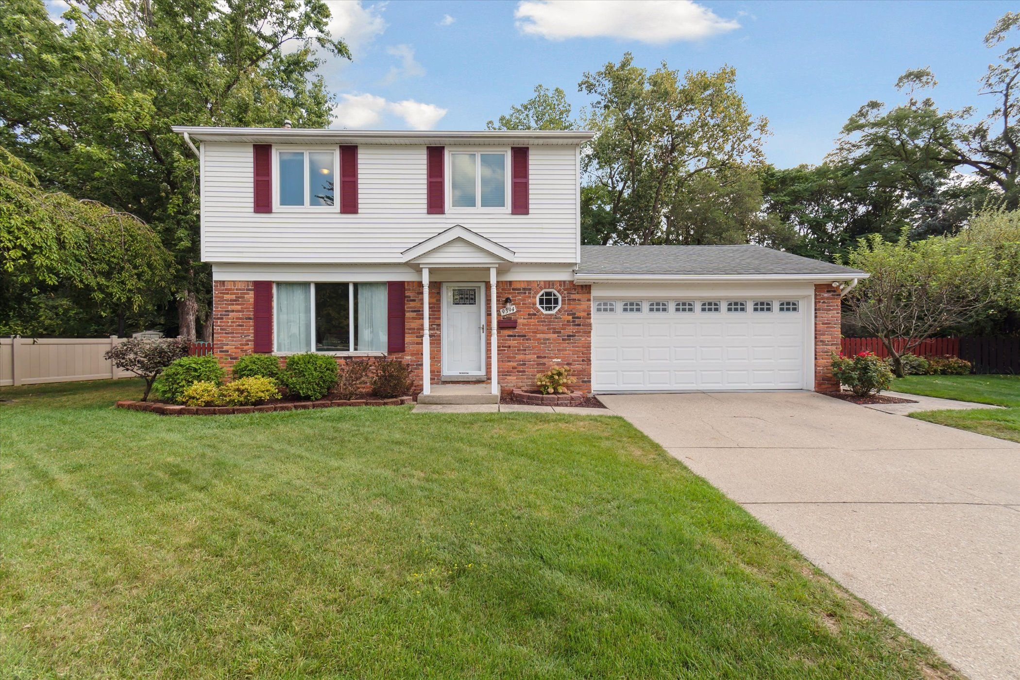 Caprice Ct, Plymouth, MI 48170