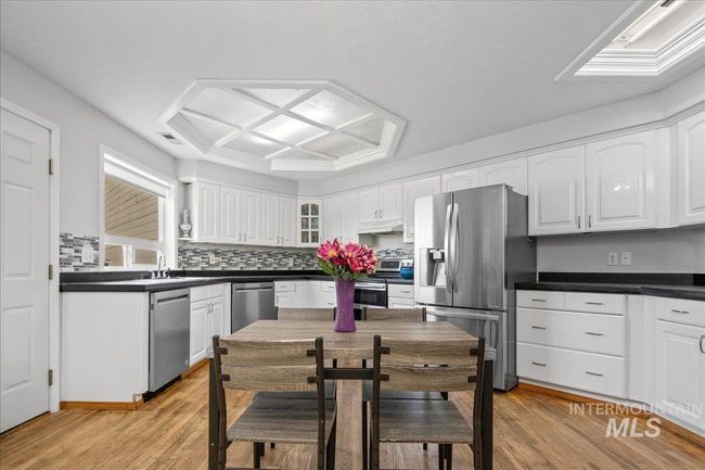 378 E Black Canyon Hwy, House other with 5 bedrooms, 2 bathrooms and null parking in Emmett ID | Image 12