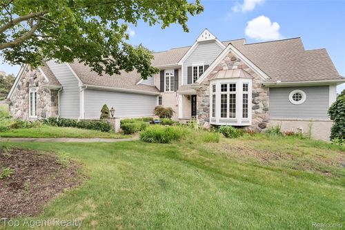6369 Peach Tree Ct, Rochester Hills, MI, 48306-3352 | Card Image